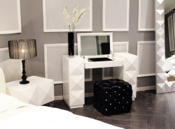 Versus Eva - White Lacquer Modern Vanity