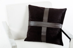 Modrest Prato Black Throw Pillow