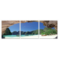 Modrest Approach 3-Panel Photo